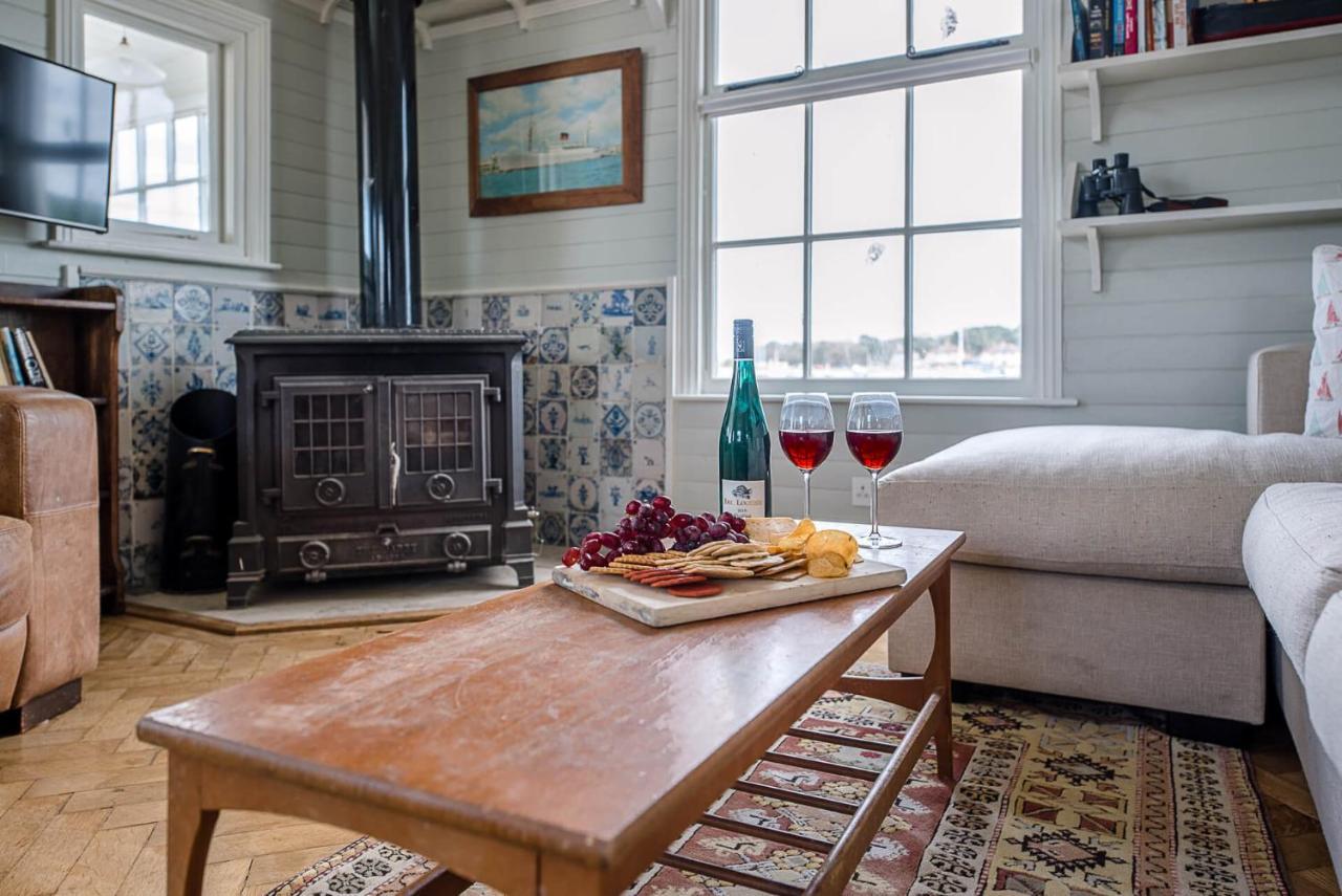 The Boathouse In Felixstowe Ferry - Stunning Waterfront Property Extérieur photo