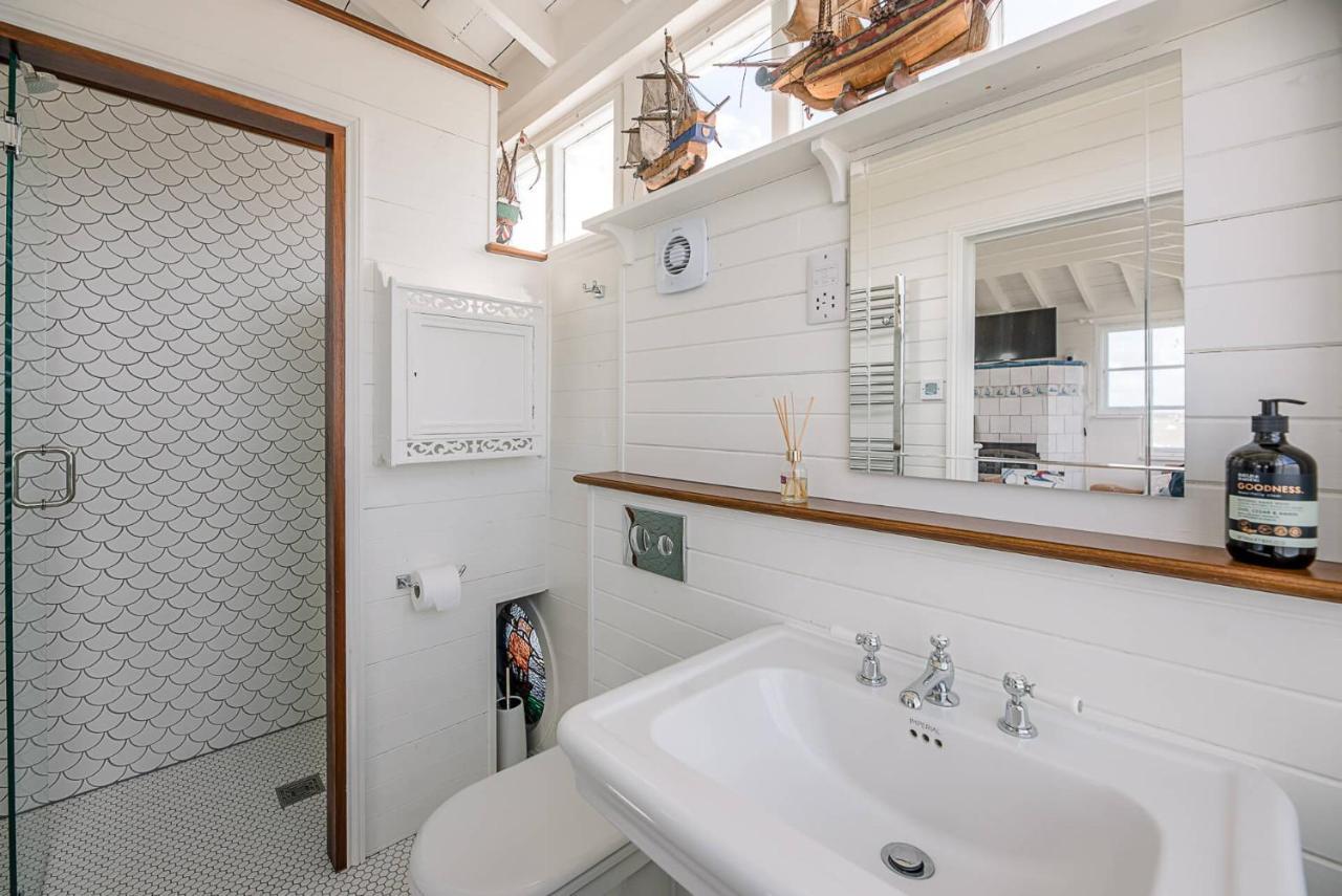 The Boathouse In Felixstowe Ferry - Stunning Waterfront Property Extérieur photo