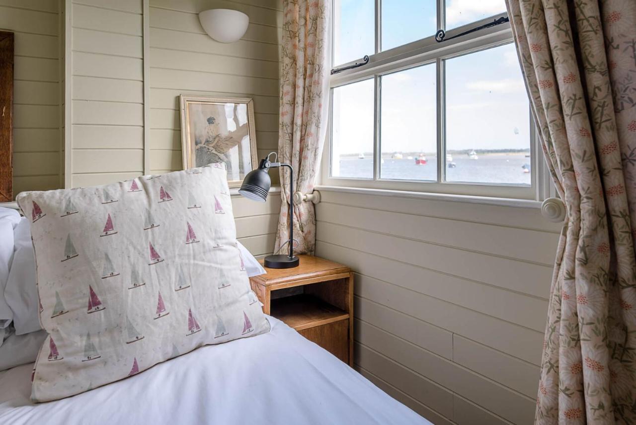 The Boathouse In Felixstowe Ferry - Stunning Waterfront Property Extérieur photo
